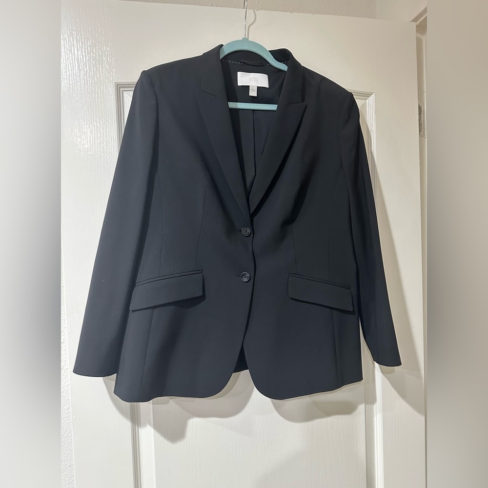 Hugo Boss Women’s suit-size 14 (flawless) worn once